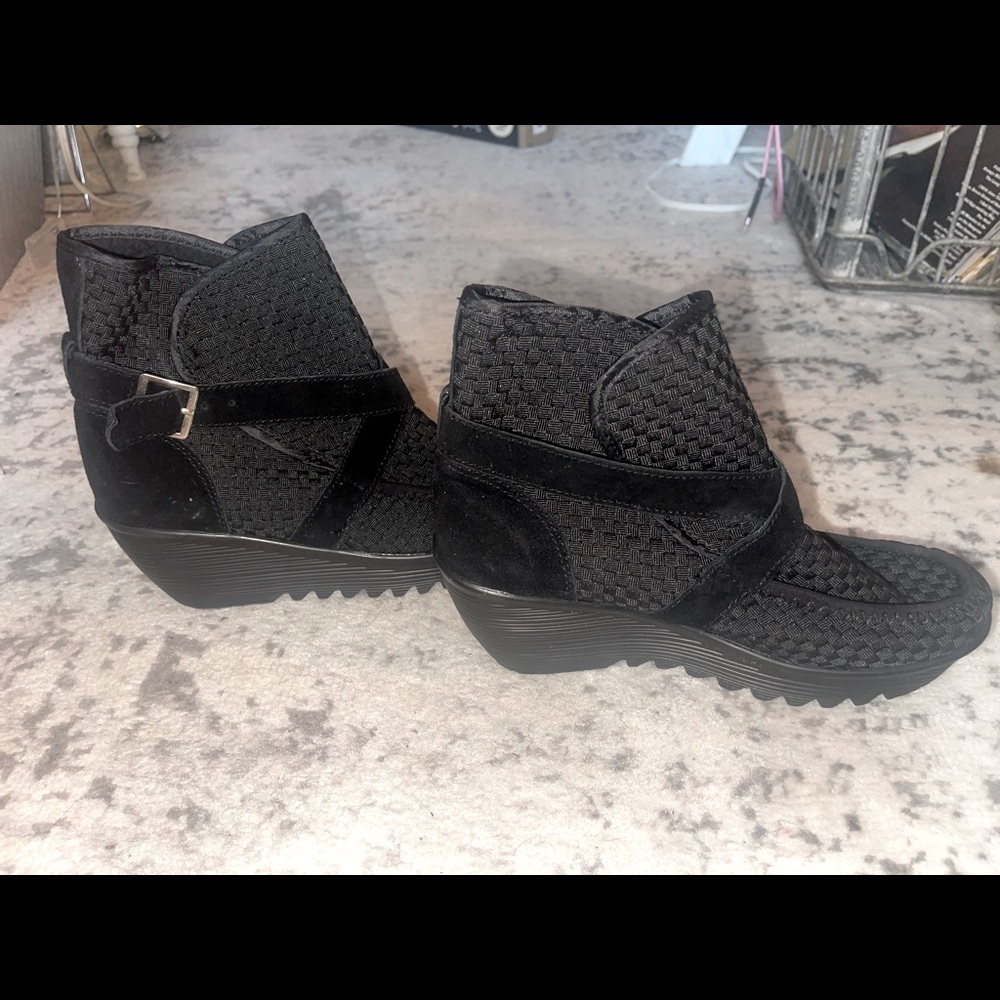 NWOB Bernie Mev MEVIN Black Suede Woven Wedge Boots Womens Sz 38 / 7.5
